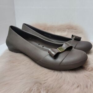 Crocs Gianna Dark Brown Bow Gold Cap Toe Ballet Flats Slip On Womens Shoes 8